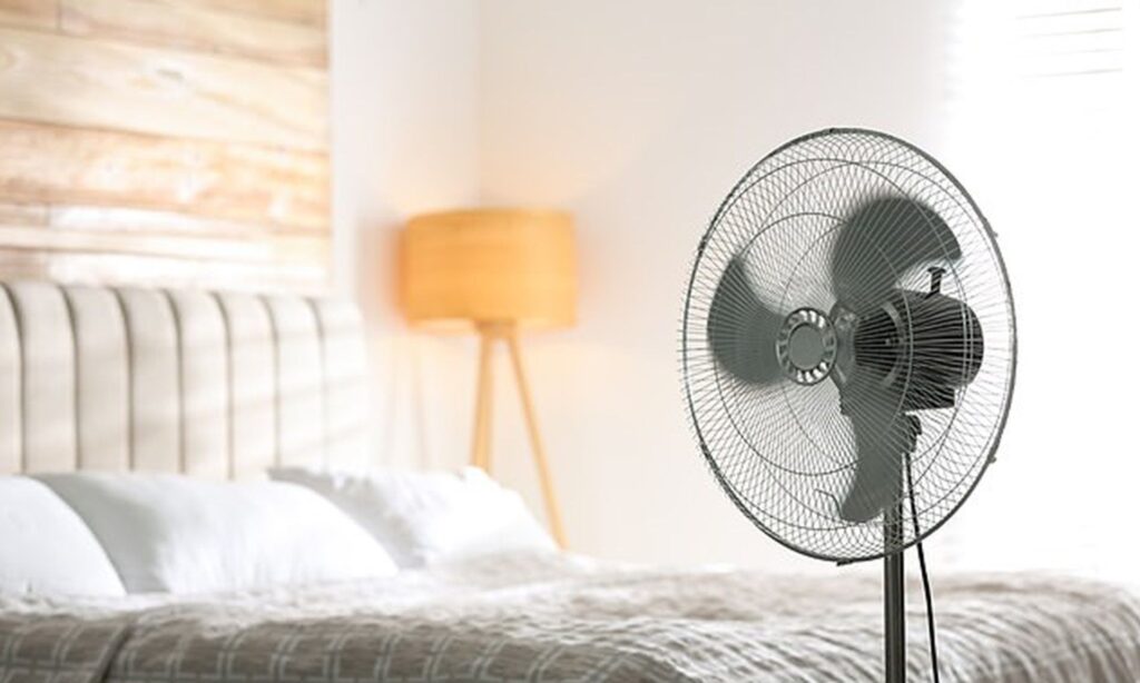 Cảnh Báo: Rủi Ro Sức Khỏe Khi Dùng Quạt Khi Ngủ Đêm